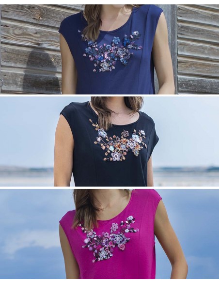 T-SHIRT CON BORDADO DE LENTEJUELAS