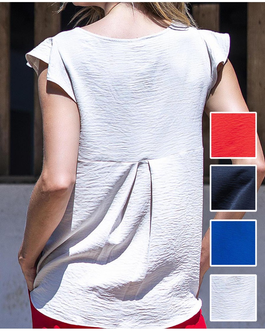 CAMISETA LISA CON PLIEGE POSTERIOR