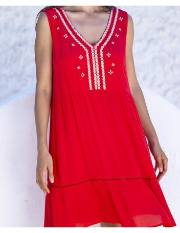 VESTIDO DE BAMBULA LISA Y ESCOTE CON ADORNO BORDADO 2