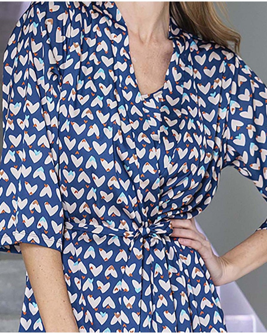 BATA DE RASO CON ESTAMPADO DE CORAZONES