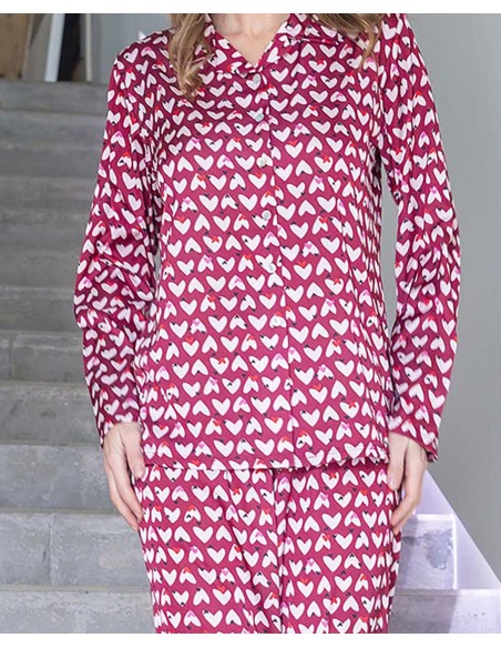 PIJAMA CAMISERO DE RASO CON ESTAMPADO DE CORAZONES PIJAMA CAMISERO DE RASO CON ESTAMPADO DE CORAZONES