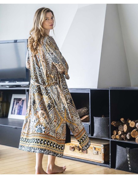BATA KIMONO ESTAMPADA CON CINTURÓN