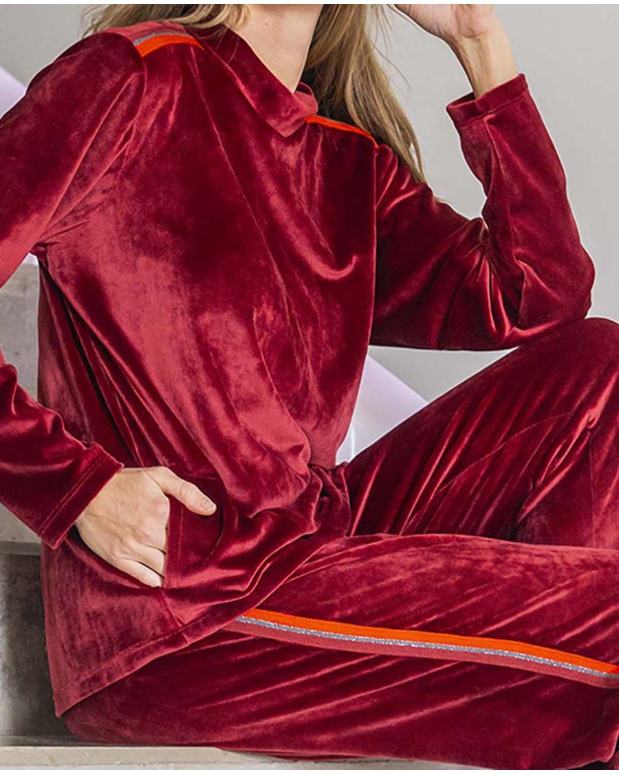 CHÁNDAL DE TERCIOPELO CON DETALLES DE FANTASÍA Y BOLSILLO EN CHAQUETA