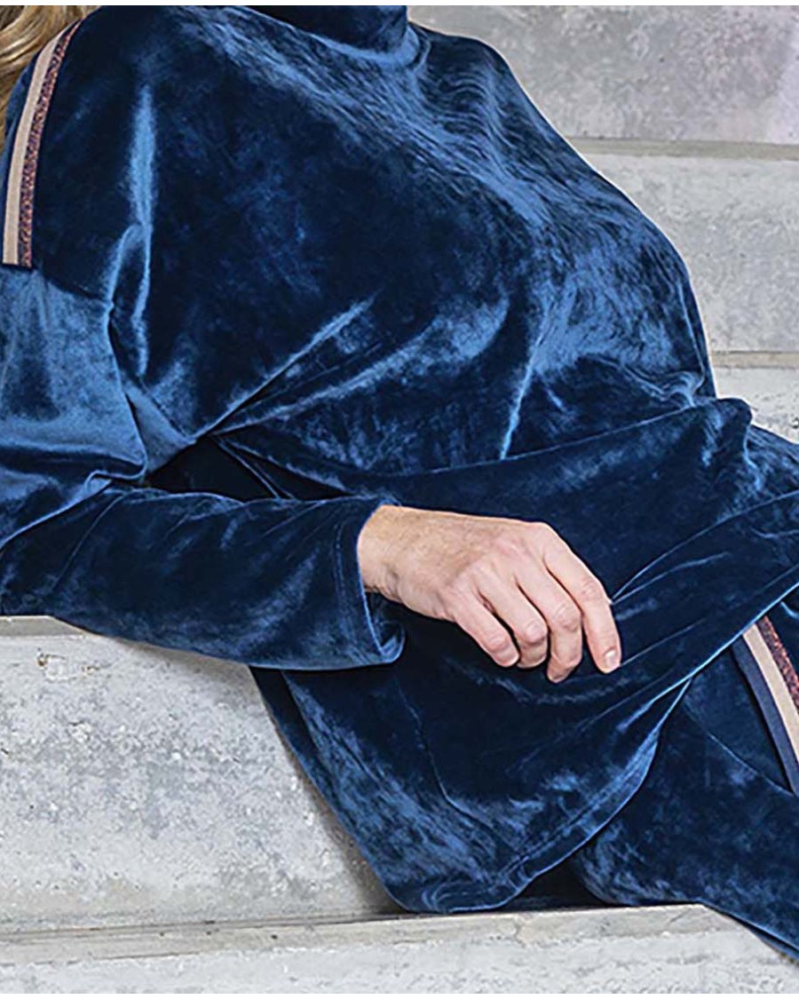 CHÁNDAL DE TERCIOPELO CON BOLSILLOS PANTALÓN Y DETALLES DE FANTASÍA