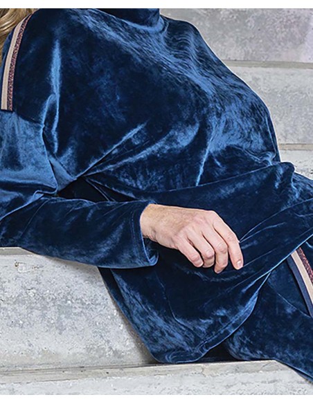 CHÁNDAL DE TERCIOPELO CON BOLSILLOS PANTALÓN Y DETALLES DE FANTASÍA CHÁNDAL DE TERCIOPELO CON BOLSILLOS PANTALÓN Y DETALLES DE FANTASÍA