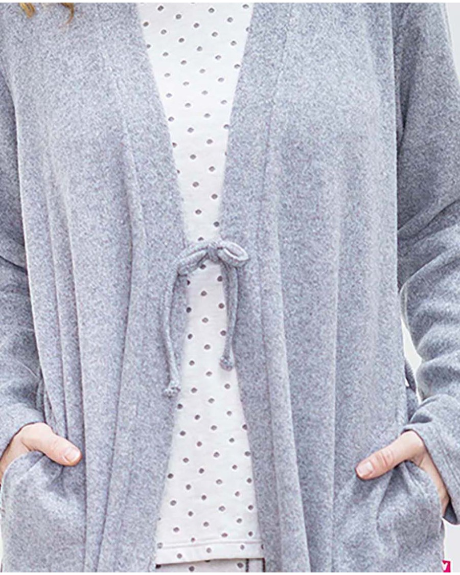 BATA DE PUNTO CON CINTURÓN AJUSTABLE Y BOLSILLOS LATERALES