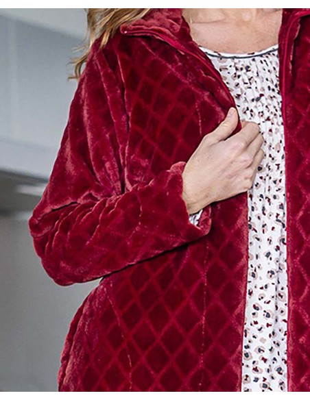 PARKA DE PELO ATERCIOPELADO CON CREMALLERA CON RELIEVE DE ROMBO PARKA DE PELO ATERCIOPELADO CON CREMALLERA CON RELIEVE DE ROMBO