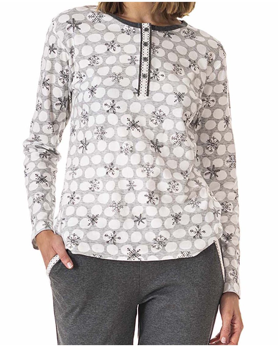 PIJAMA ESTAMPADO CON TAPETA Y PANTALÓN LISO