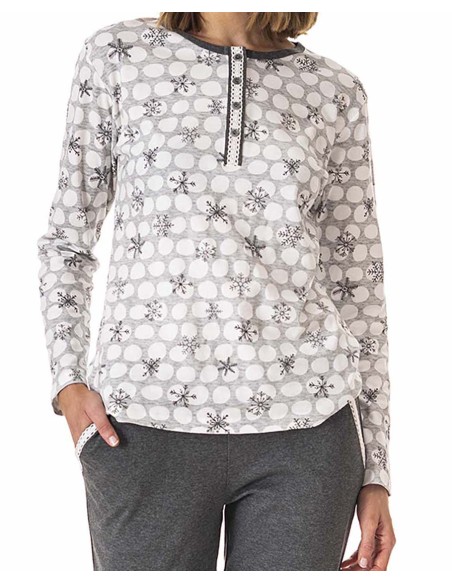 PIJAMA ESTAMPADO CON TAPETA Y PANTALÓN LISO PIJAMA ESTAMPADO CON TAPETA Y PANTALÓN LISO