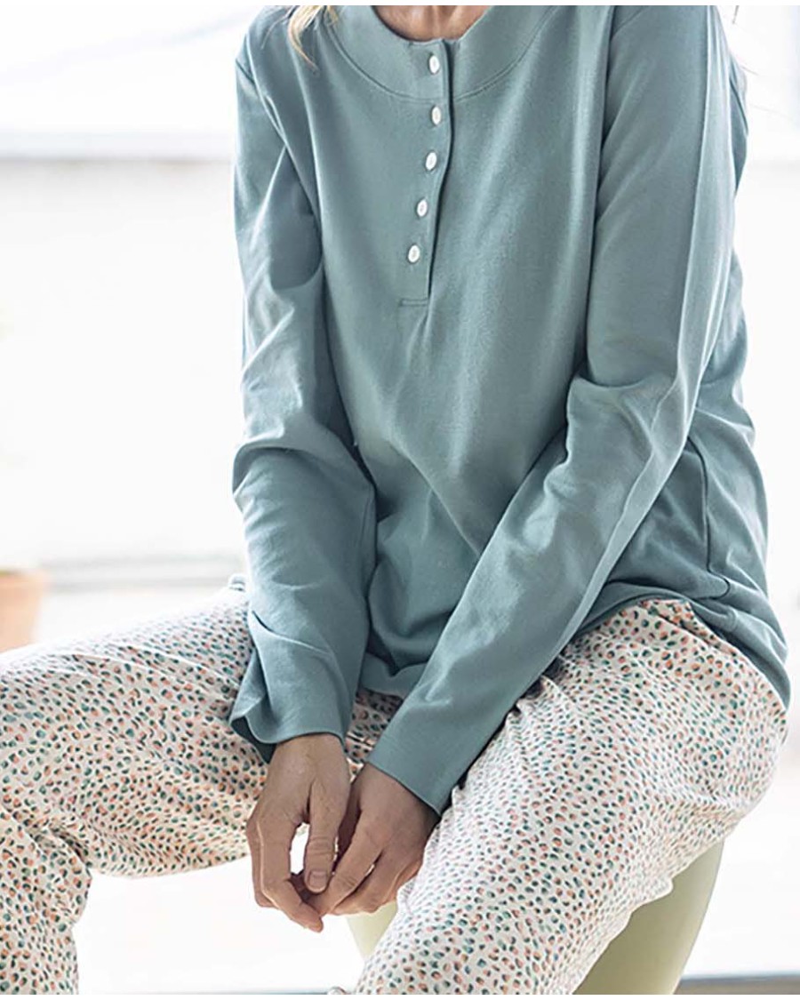 PIJAMA DE DOS PIEZAS CON TAPETA Y BOLSILLOS EN PANTALÓN