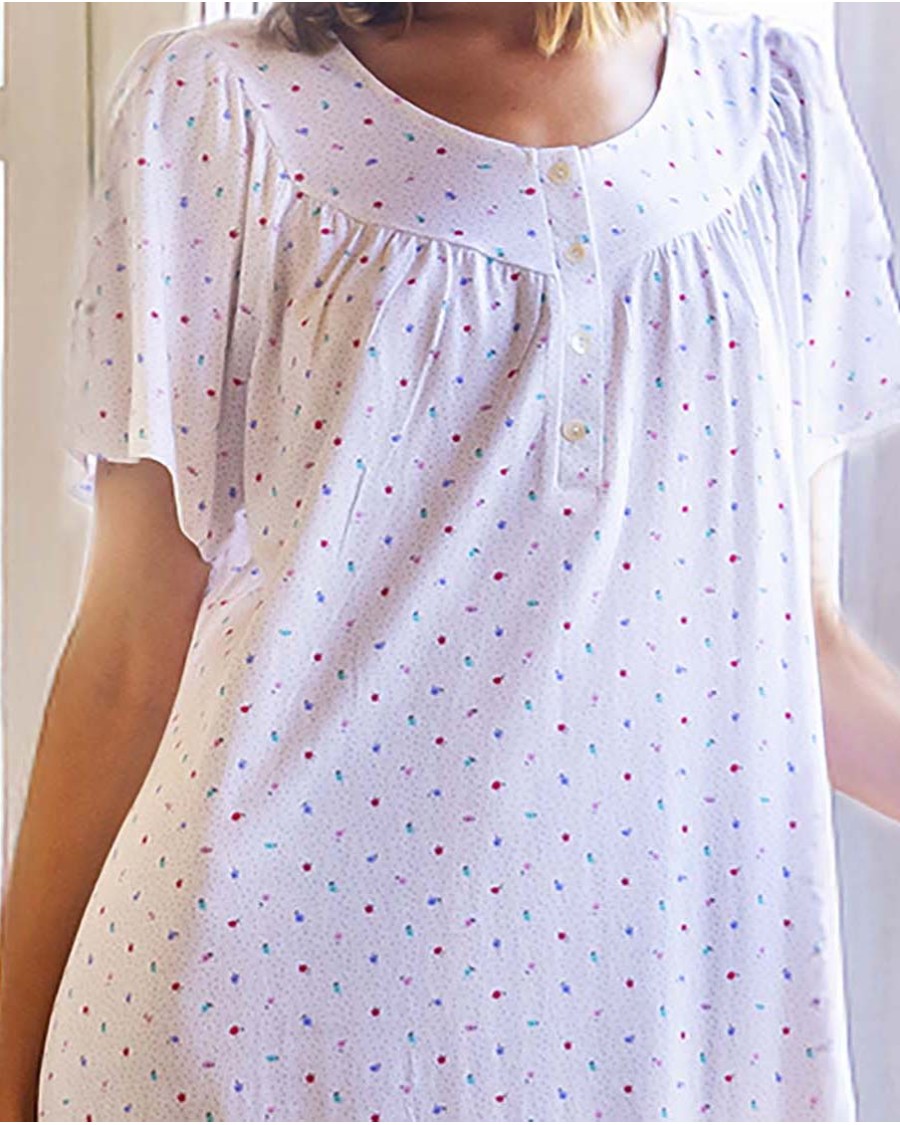 CAMISÓN CON MANGA CORTA TAPETA Y PECHERO CLASSICO