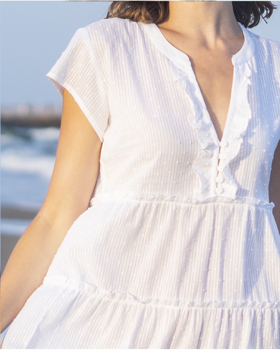 VESTIDO DE BATISTA CON PLUMETI Y VOLANTES