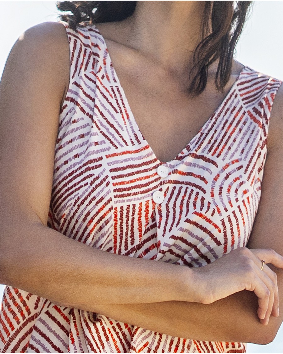 VESTIDO SIN MANGA DE PLANA  ESTAMPADO Y PLIEGUE FRONTAL