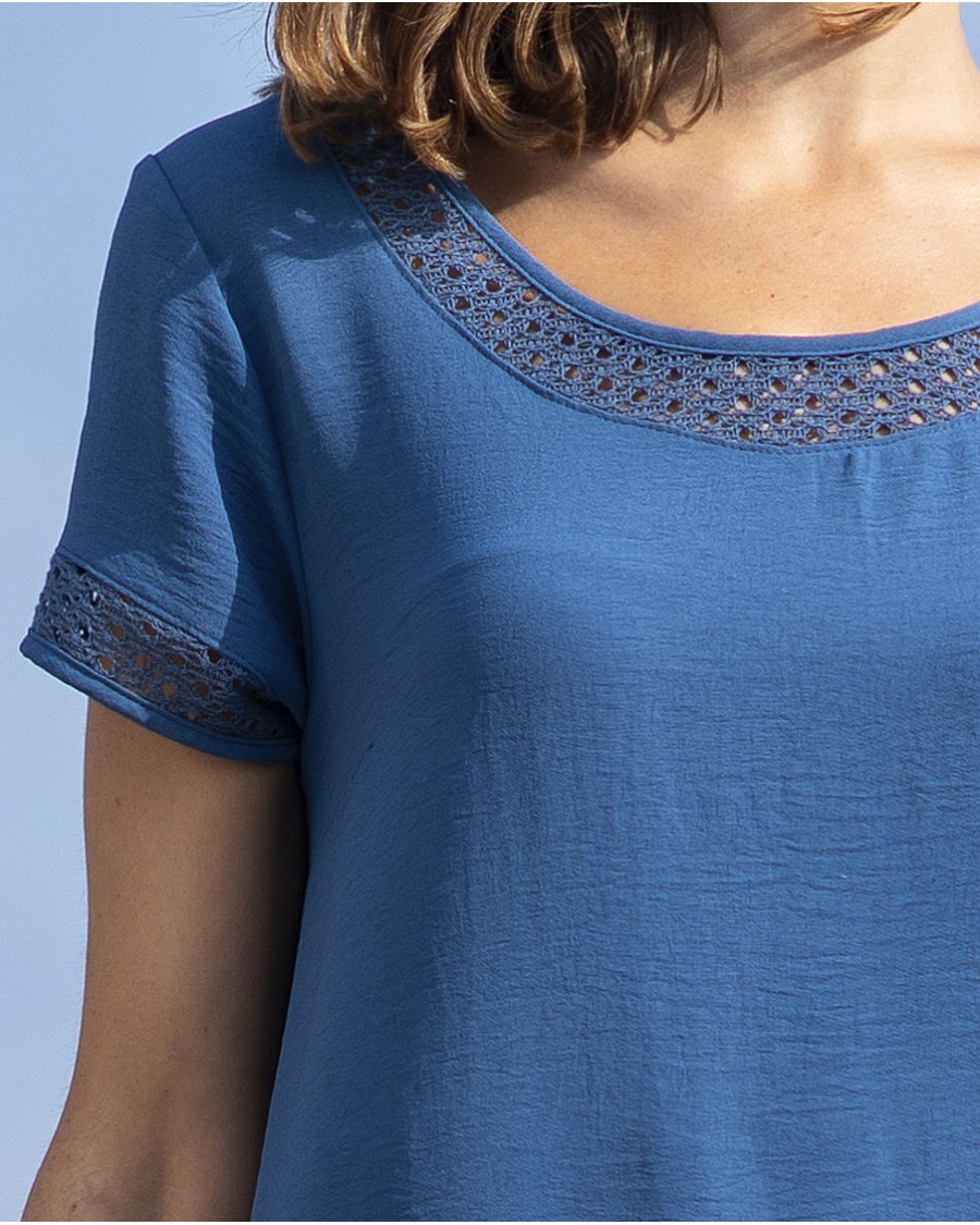 VESTIDO CASULA AZUL CON MANGA CORTA Y DETALLE DE ENCAJE