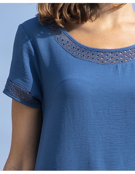 VESTIDO CASULA AZUL CON MANGA CORTA Y DETALLE DE ENCAJE