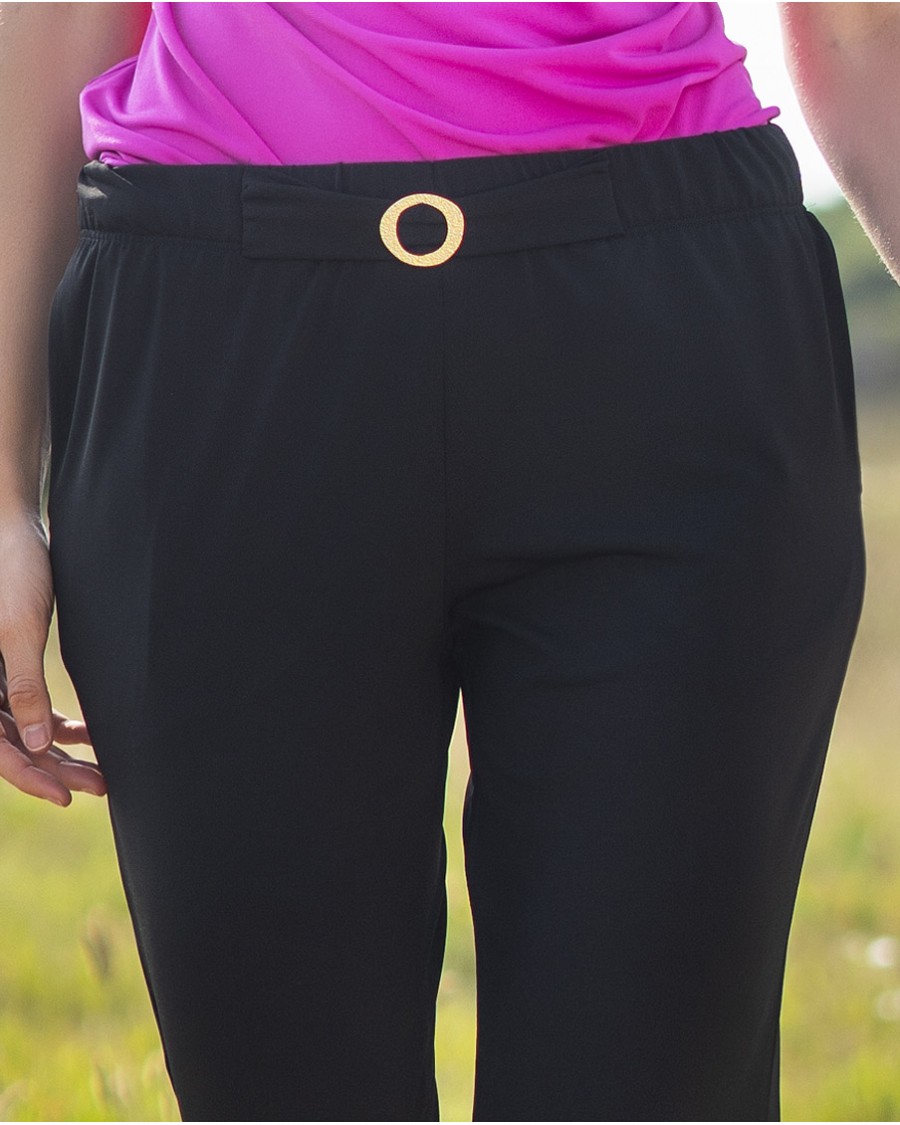 PANTALÓN ELEGANTE CON HEBILLA DORADA